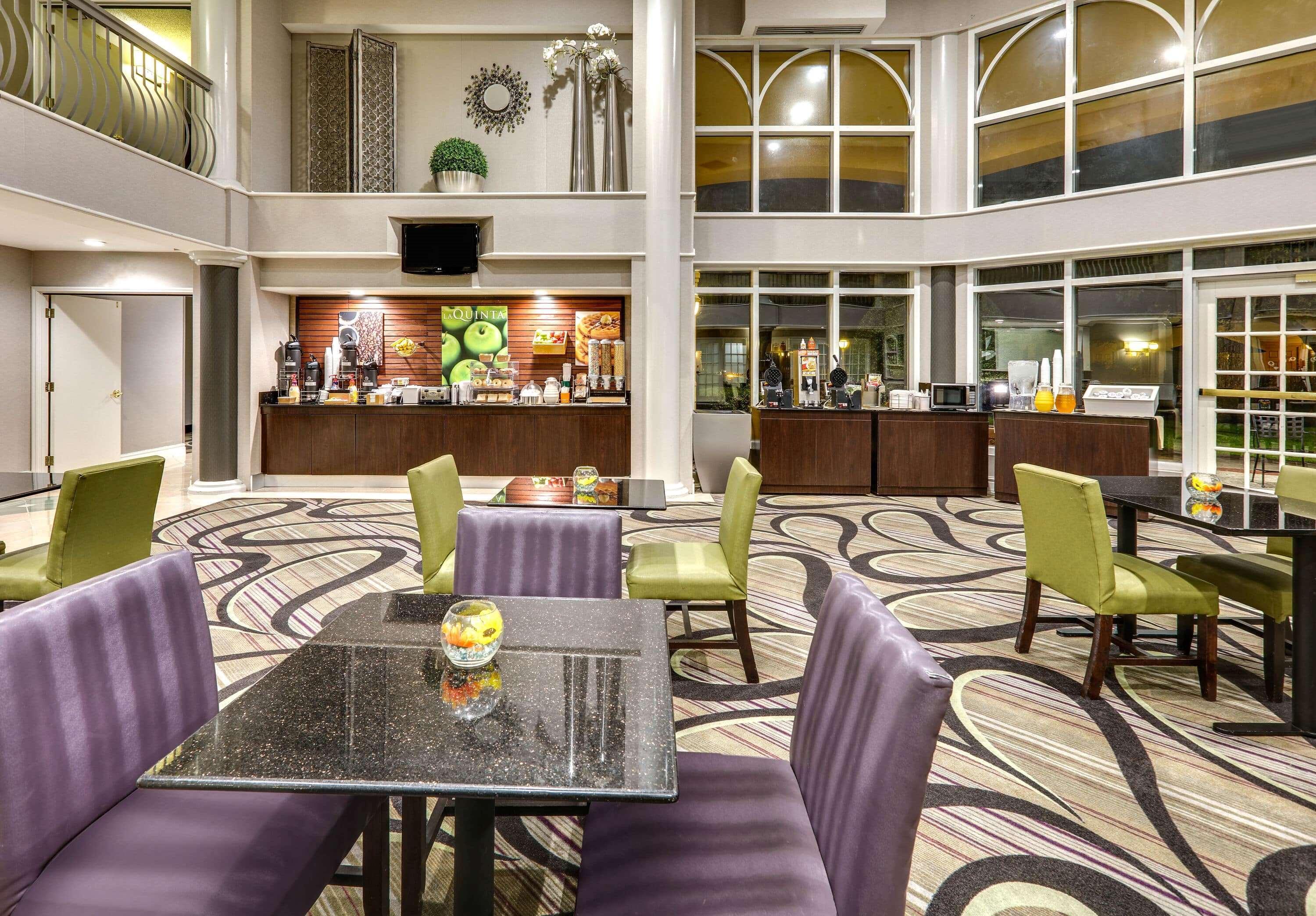 La Quinta By Wyndham Dallas - Addison Galleria Exterior photo