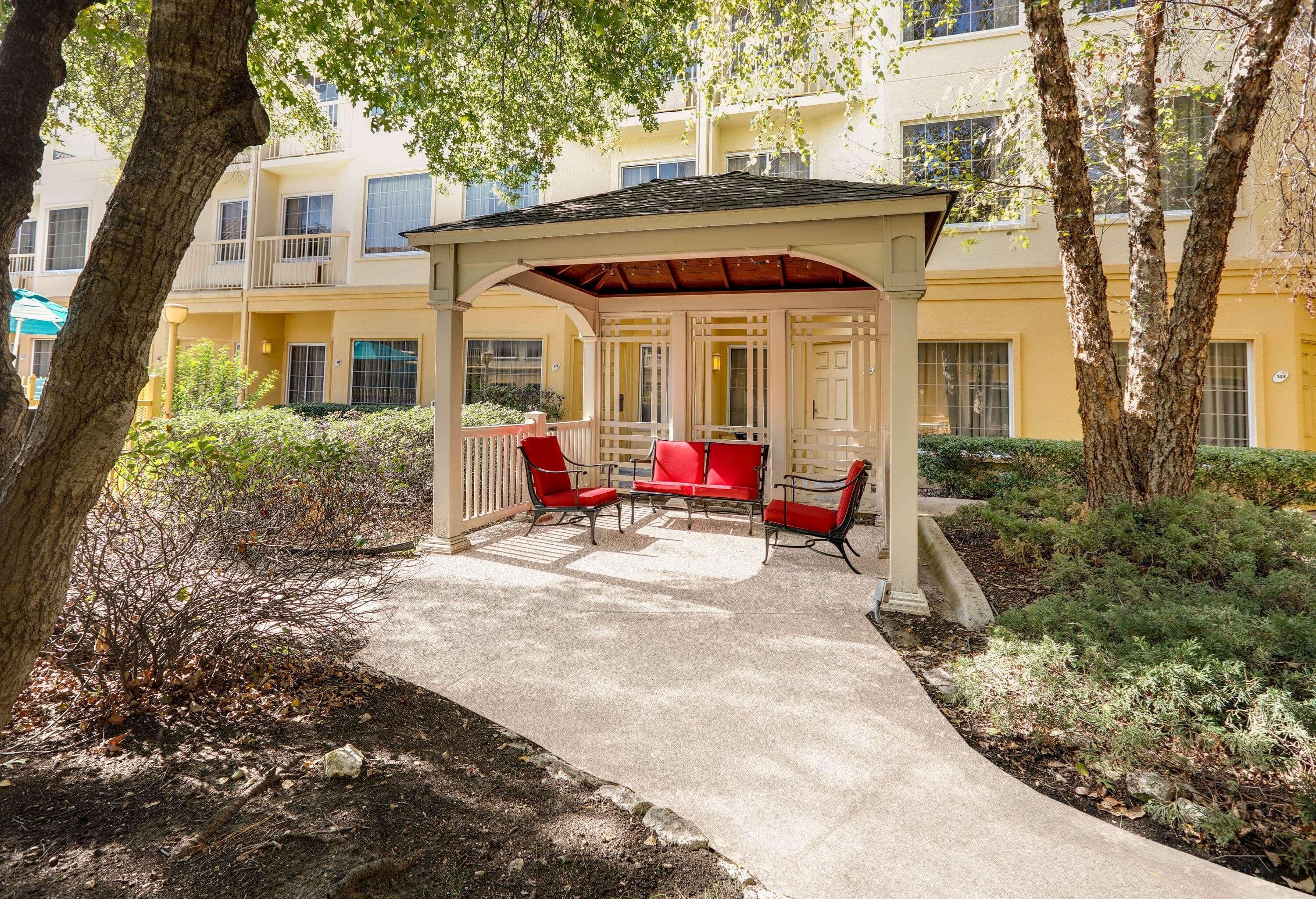 La Quinta By Wyndham Dallas - Addison Galleria Exterior photo