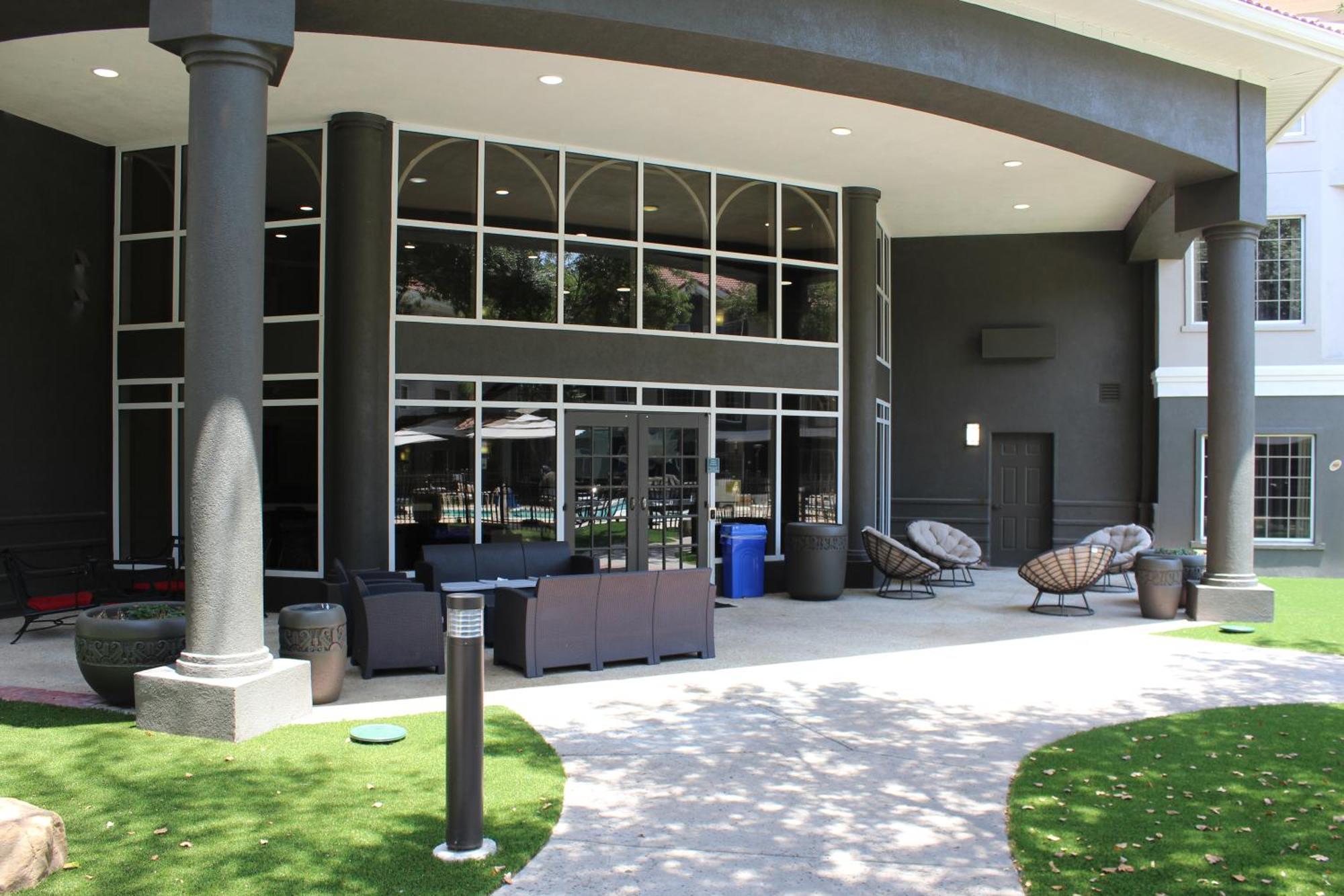 La Quinta By Wyndham Dallas - Addison Galleria Exterior photo